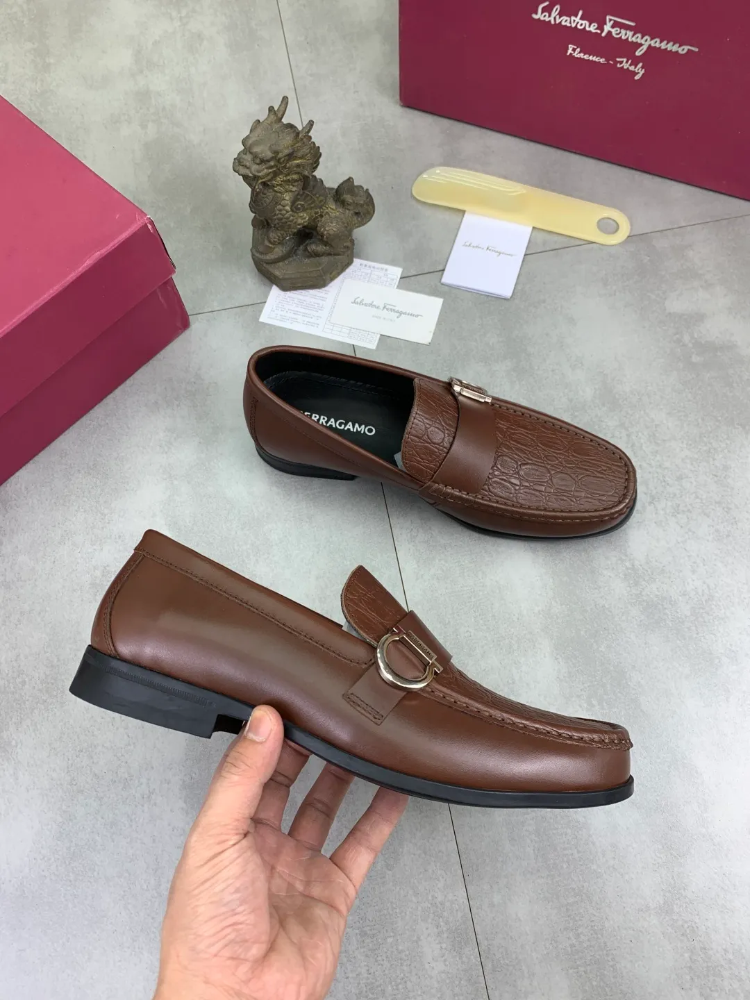 Men's Men's Shoes 💰P460💰[New Style] Water-dyed Niuli 🆘[Salvatore Ferragamo] Ferragamo's latest casual business leather shoes for men! Listed simultaneously! The fabric is made of specially imported original calfskin, and the interior is made of imported water-dyed cowhide. It is absolutely luxurious and leads the fashion trend. Matching code: 38-45; black or brown available